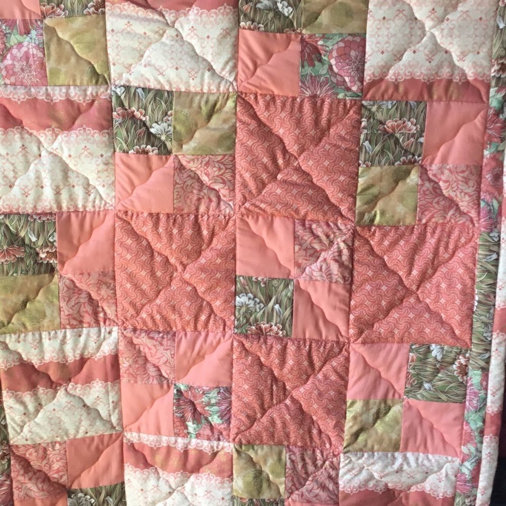 NWT. Hand Crafted Gorgeous Corals Quilt